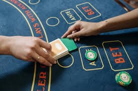 Panel kontrol taruhan Aviator dengan opsi jumlah taruhan dan cash out otomatis